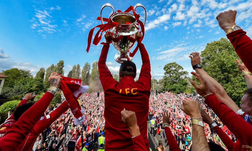 Kryebashkiaku i Liverpoolit i druhet një situate të “çmendur” nëse rinisë Premier League