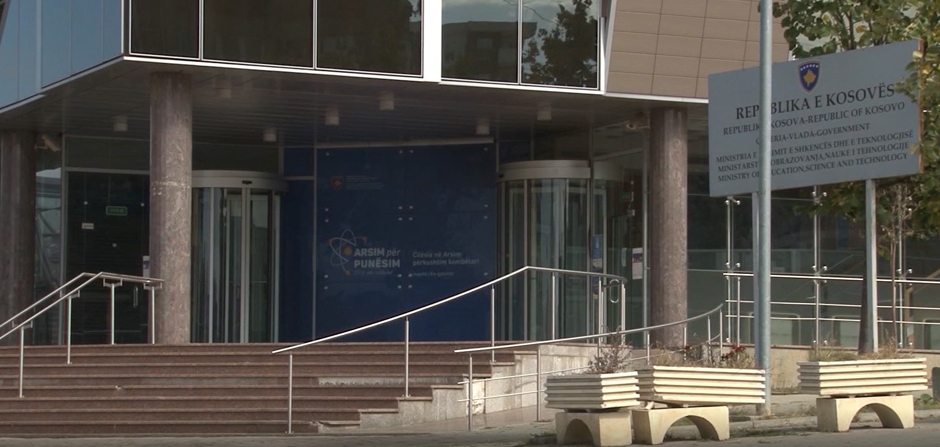 Kthimi i nxënësve në bankat shkollore varet nga situata me pandeminë