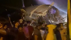 Aeroplani ndahet në dy pjesë nga përplasja në Indi, lë të vdekur të paktën tre persona