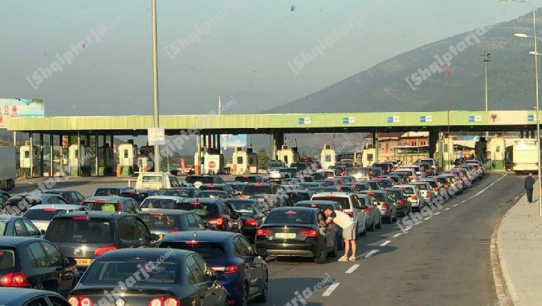 Rreth 80 mijë persona me 19 mijë automjete kanë hyrë nga Kosova në Shqipëri javën e parë të gushtit