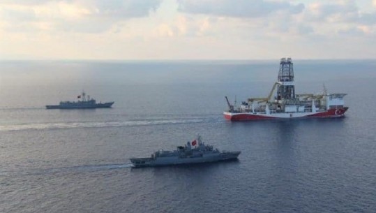 Greqia kërkon fillimin e bisedimeve mbi marrëveshjen për detin shqiptar