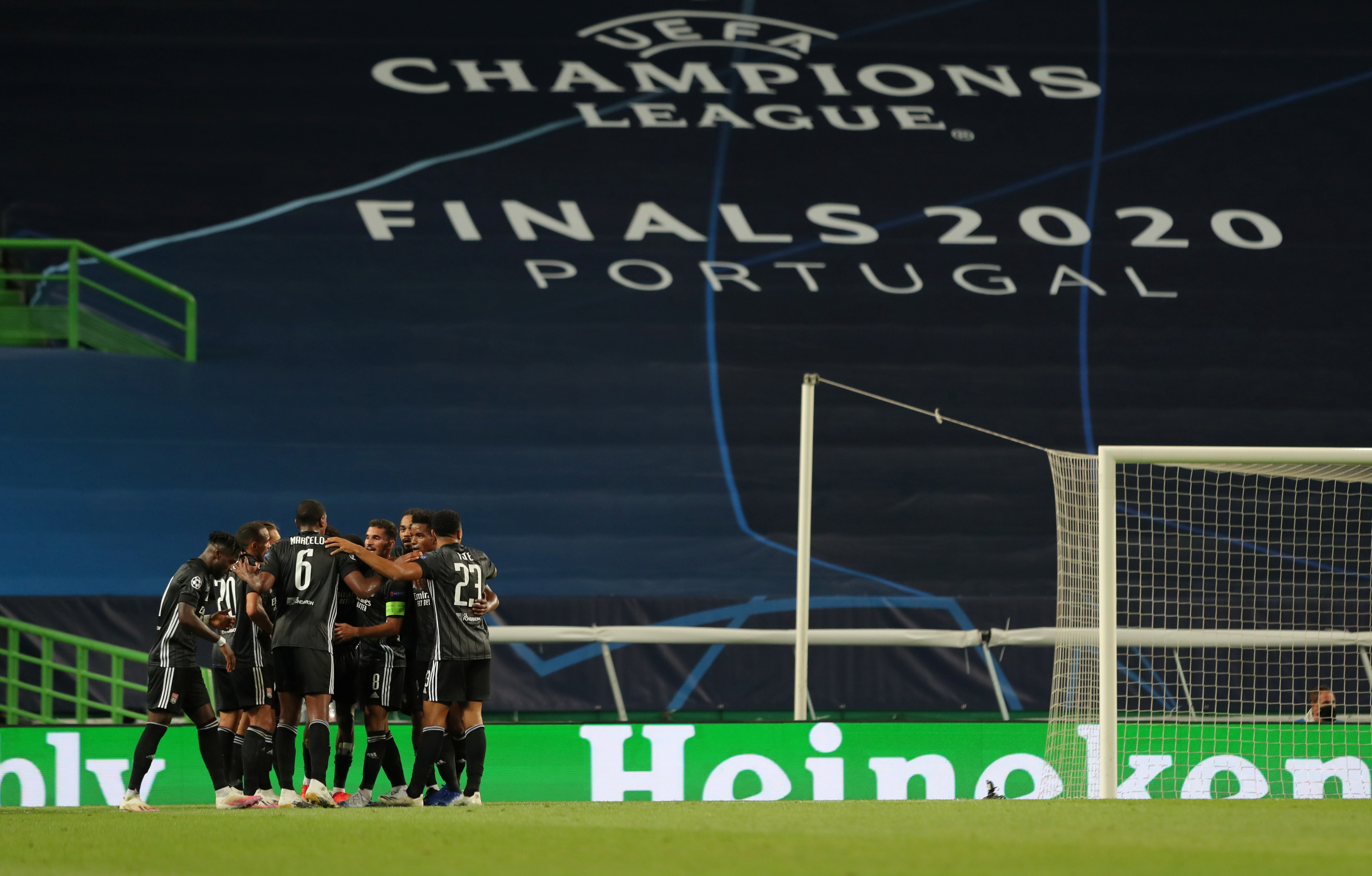 Lyoni ia shuan ëndrrën Cityt për “Champions”