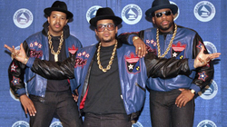 Dy të akuzuar për vrasjen e para 18 vjetëve të reperit Jam Master Jay