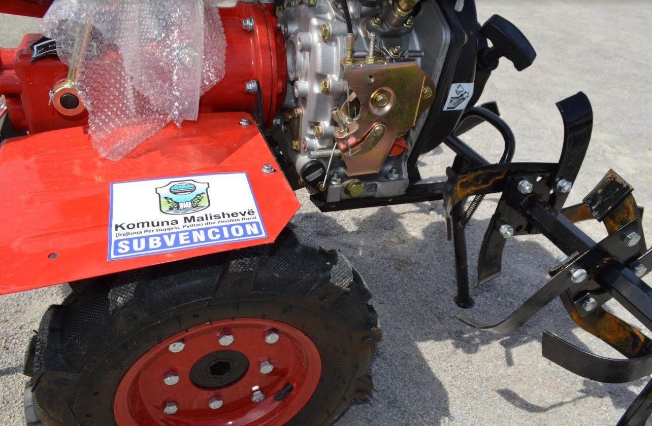 Komuna e Malishevës ndan 42 motokultivatorë për bujqit lokalë