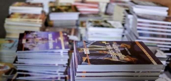 Shahini: Mbështetje me libra shkollorë shqip për shqiptarët në Serbi