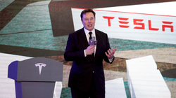 Tesla me sensor që detekton fëmijët e lënë në vetura me temperaturë të lartë