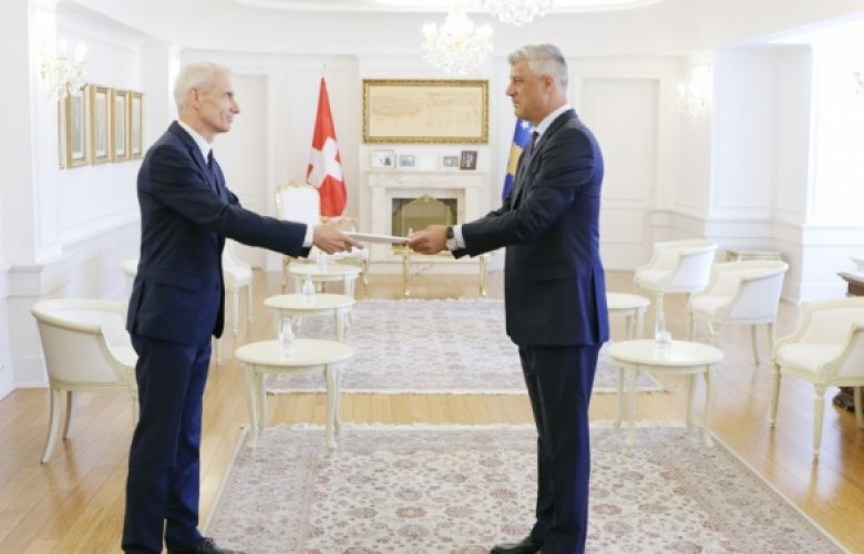 Ambasadori zviceran ia dorëzon kredencialet presidentit Thaçi