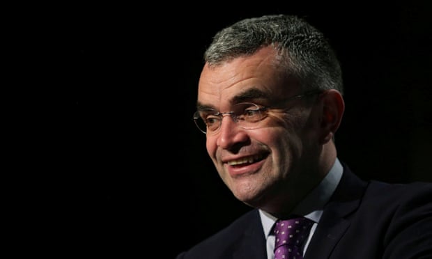Ministri irlandez jep dorëheqje pasi merr pjesë në një tubim me 80 persona