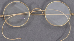 Syzet e Gandhit shiten për gati 300 mijë euro