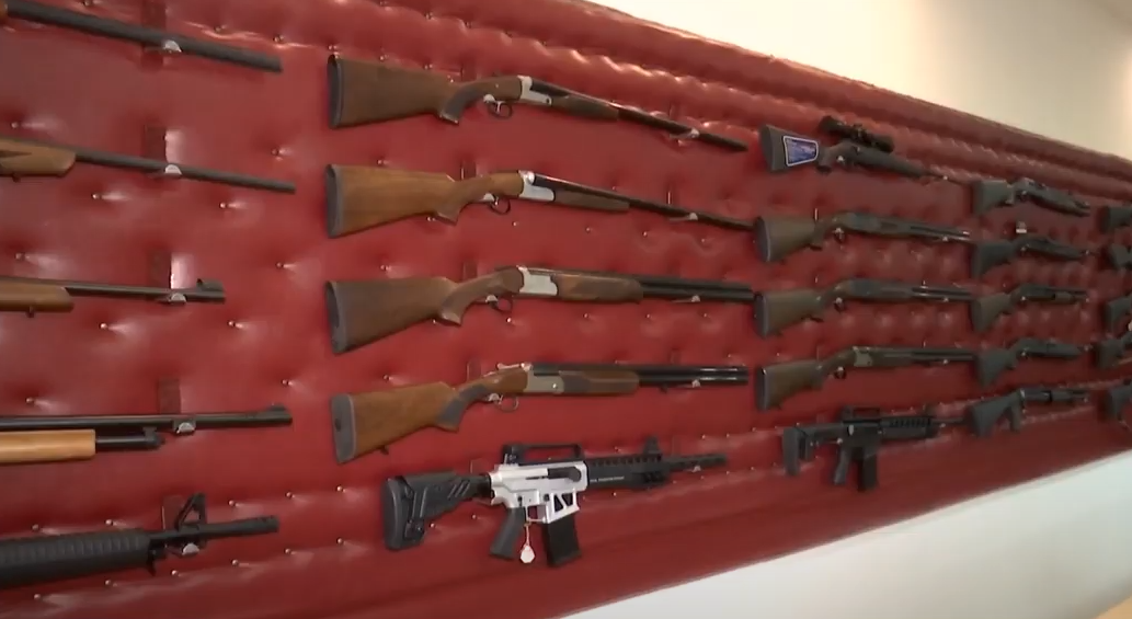 Rreth 250 mijë armë pa leje vazhdojnë të jenë në duar të qytetarëve