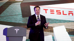 Tesla paralajmëron rritjen e kapacitetit të baterisë në industrinë e automobilizmit