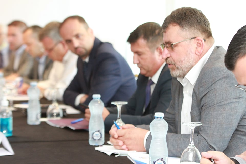 Kuçi i kërkon Telekomit dokumente për të parë gjendjen e ndërmarrjes
