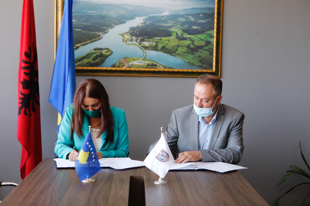MKRS investon 25 mijë euro për fushat sportive në Kërpimeh