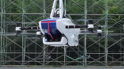 Kompania japoneze teston me pilot veturën fluturese