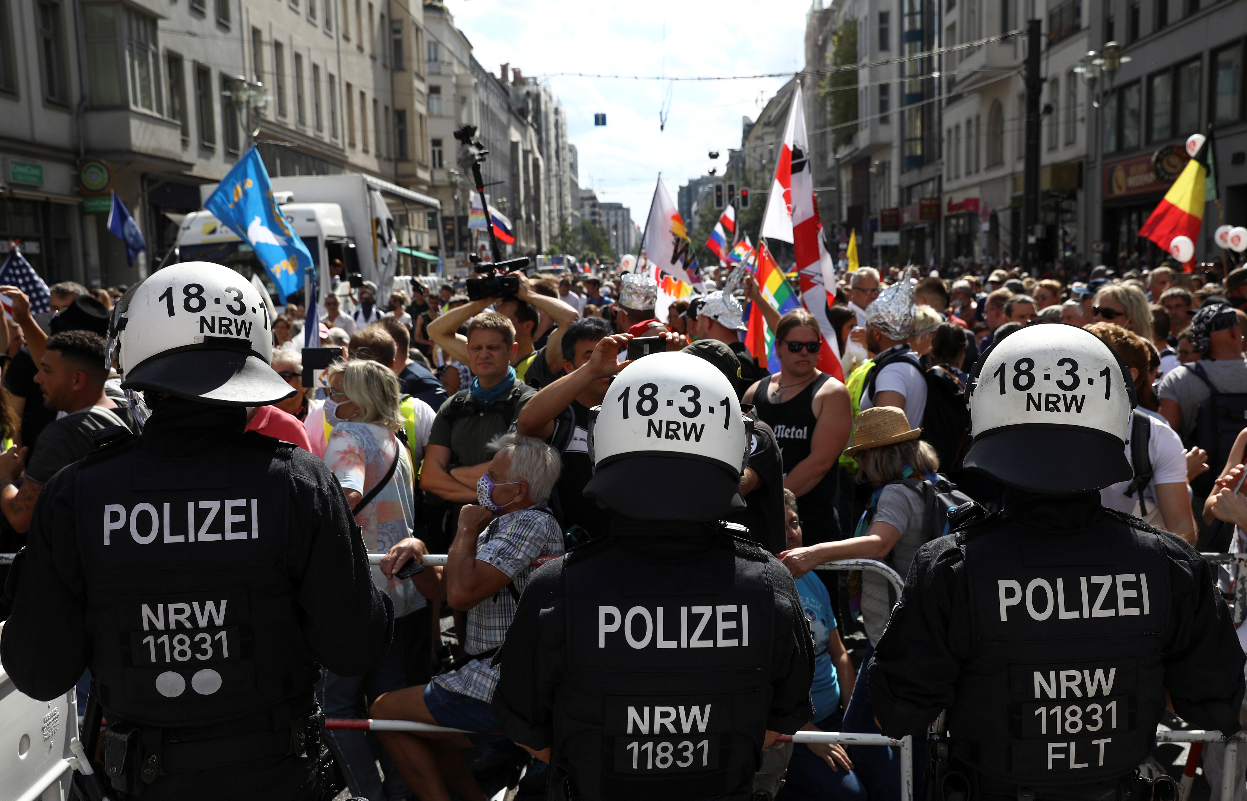 Protesta pa distancë në Gjermani, nuk duan mbrojtje ndaj virusit