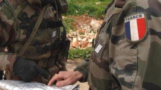Hetohet zyrtari i lartë ushtarak për spiunim në Francë