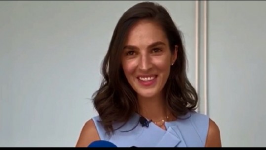 Modelja Emine Çunmulaj udhëtoi 22 orë  për të votuar në Mal të Zi 