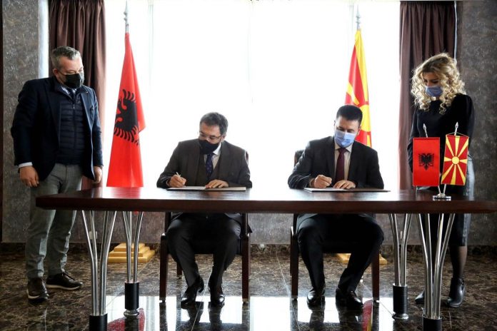 Shqipëria dhe Maqedonia e Veriut bëjnë marrëveshjen për menaxhimin e peshkimit në Liqenin e Ohrit e të Prespës