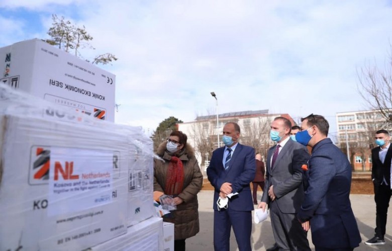 QKUK pranon donacion 38,000 maska e 15,500 rroba mbrojtëse nga Zyra e KB-së