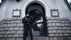 Franca heton xhamitë e dyshuara për “separatizëm”