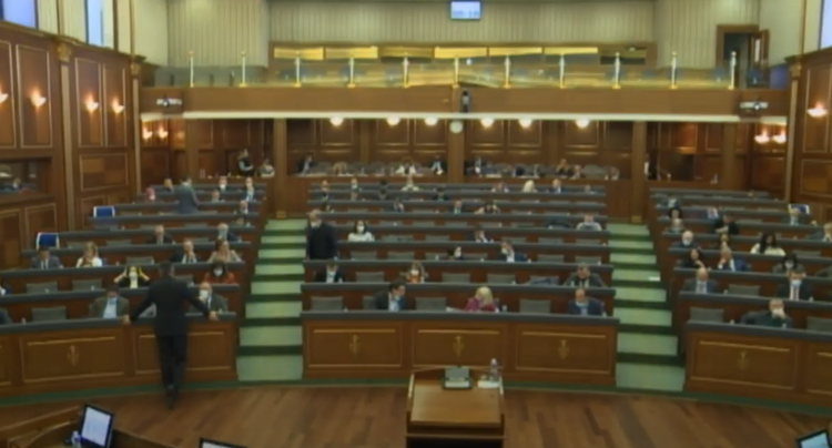 Miratohet Ligji i rimëkëmbjes dhe i diskriminimit të një pjese të qytetarëve