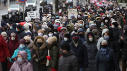 Protesta të ashpra në Bjellorusi, policia arreston qindra persona