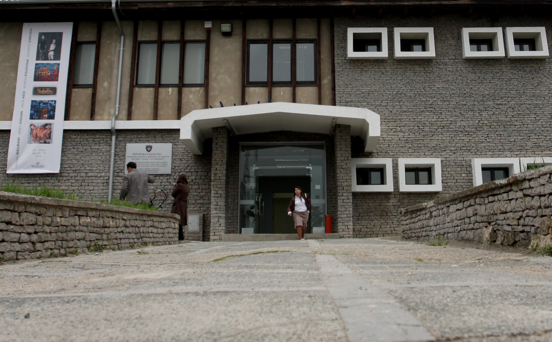 Ministrja e kulturës, Vlora Dumoshi, ka vendosur që Galeria Kombëtare e Kosovës të jetë institucioni i gjashtë me radhë që do të ketë përbërje të re të Këshillit Drejtues