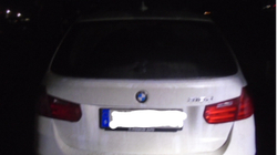 Policia ndalon një veturë me targë të huaj, shoferit shtetas kosovar i sekuestron armë