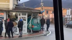 Aksidentohen dy automjete në Carrabreg të Deçanit