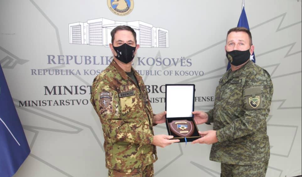 Komandanti i KFOR-it shprehet i gatshëm për vazhdimin e bashkëpunimit me FSK-në