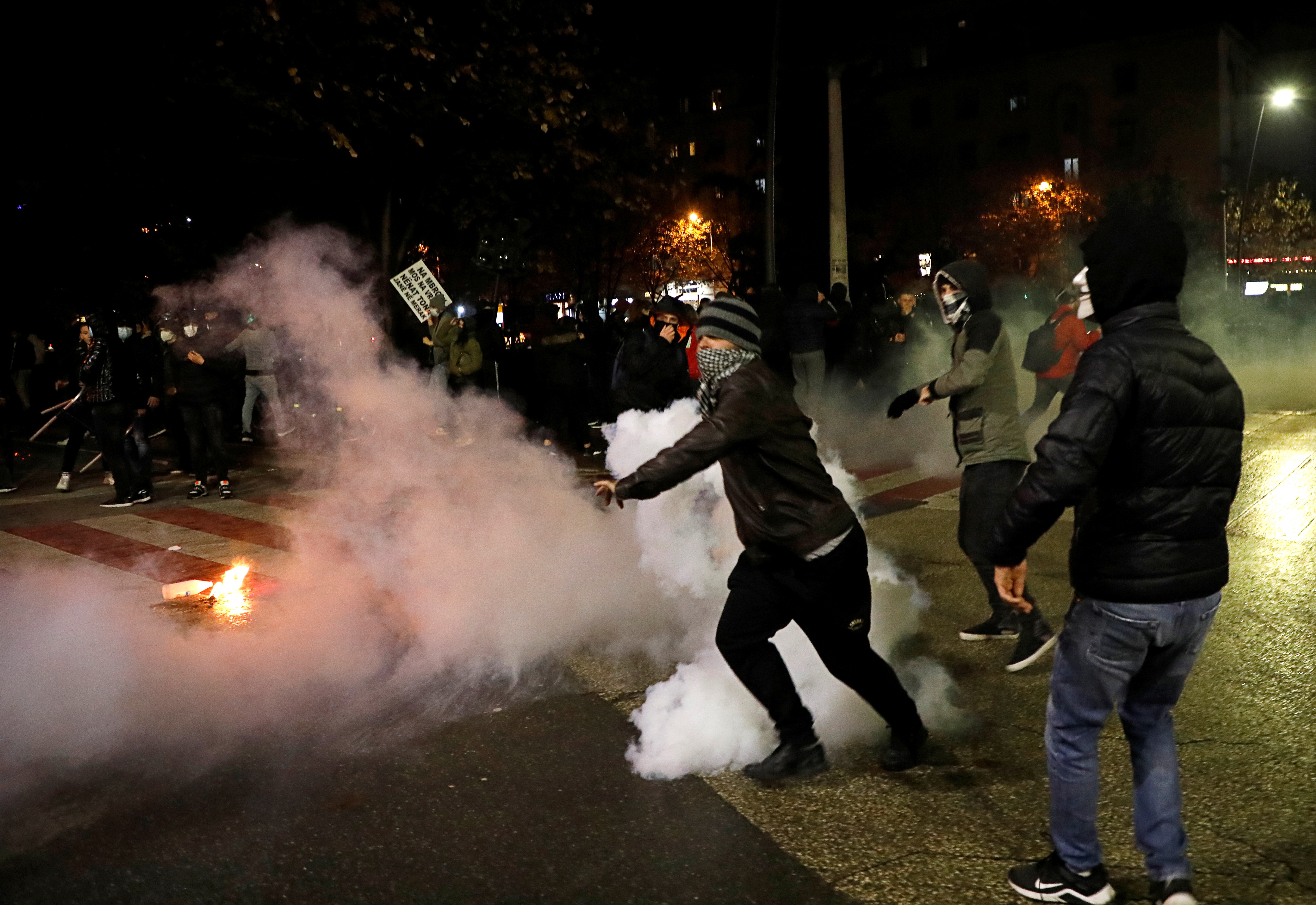 Protestat për Klodian Rashën, policia shoqëroi mbi 100 protestues të moshës nën 20 vjeç
