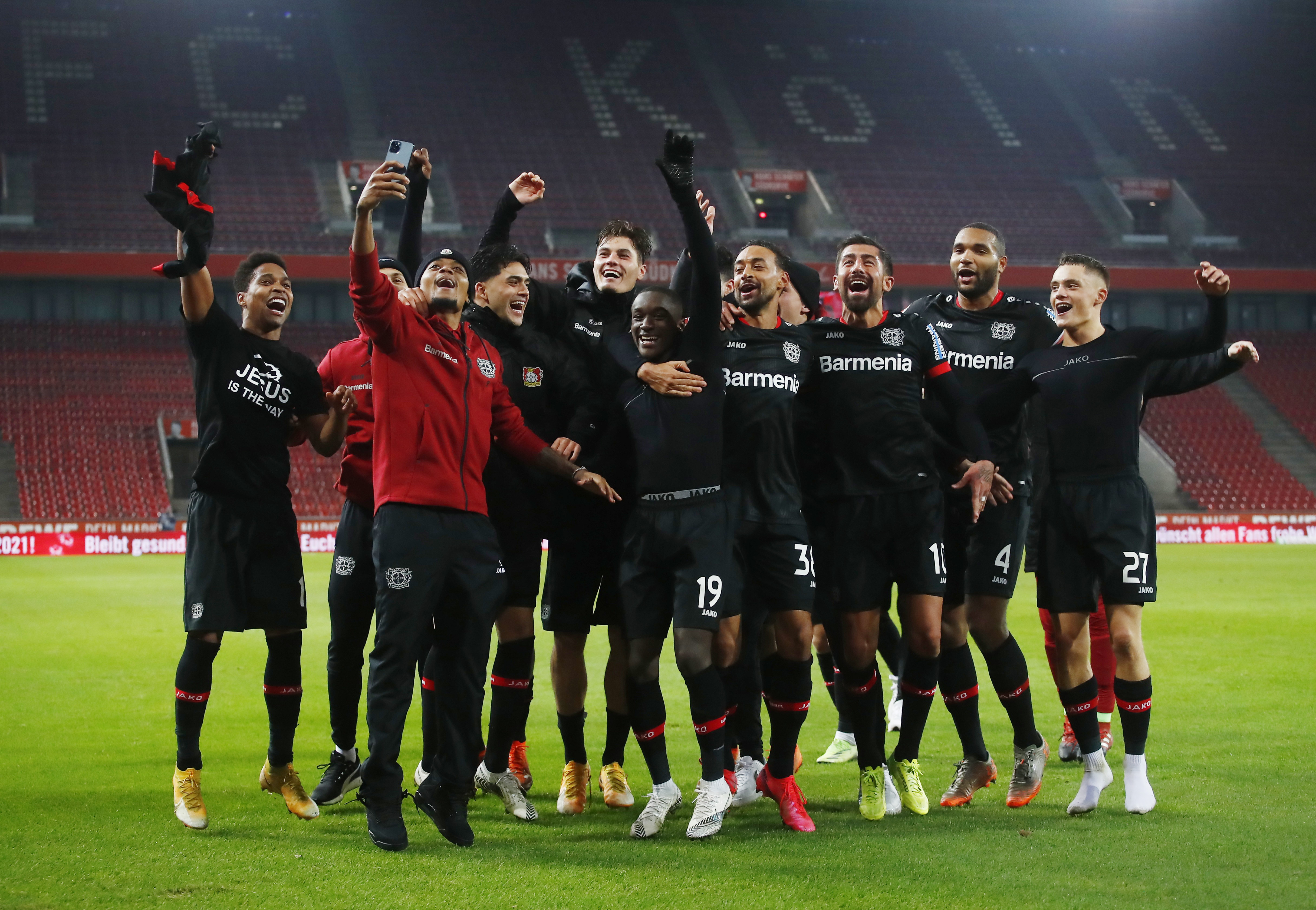Liderët shënojnë fitoret e radhës në Bundesligës