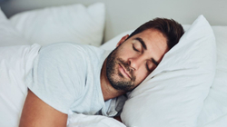 A ju ndihmojnë ushtrimet fizike të flini më mirë?