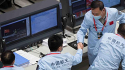 Sonda hënore “Chang’e-5” kthehet në Tokë, sjell me vete dheun hënor