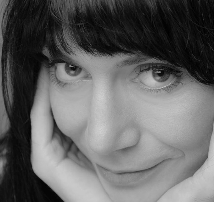 Donjeta Sadiku: “E vetmja gjë që më ka bërë të mos kem turp e të shprehem para të tjerëve ka qenë vizatimi, ngaqë e kisha më lehtë t’i tregoja dikujt një vizatim, sesa t’i thosha ndonjë fjalë”