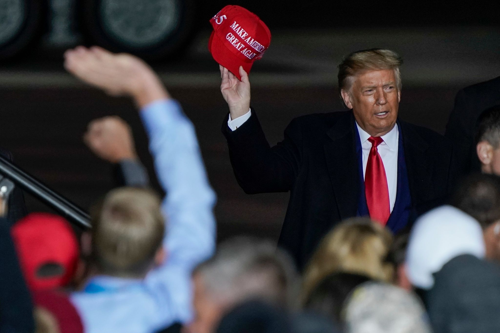 Me Trumpin në heshtje, përgjigja ndaj hakimeve masive ruse bie mbi Bidenin