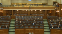 Prania e Selmanajt nxit protestën e VV-së, pamundësohet mbajtja e seancës