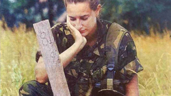 Ushtarja britanike në Kaçanik të Kosovës, aty ku dyshohej për një varr masiv