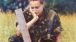 Ushtarja britanike në Kaçanik të Kosovës, aty ku dyshohej për një varr masiv