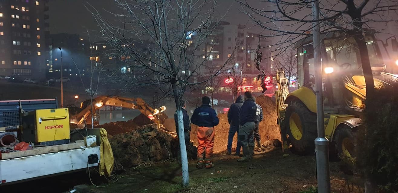 Ndërpritet uji në lagjen “Bregu i Diellit” shkaku i dëmtimit të gypit