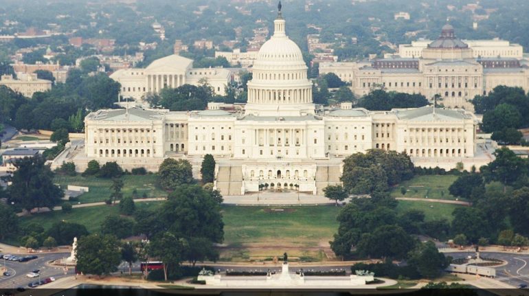 Kongresi Amerikan finalizon paketën 900 miliardë dollarësh për të ndihmuar ekonominë