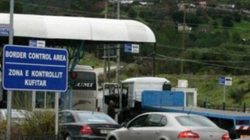 “Bllokadë” nga Mali i Zi, shqiptarët kalojnë vetëm me test