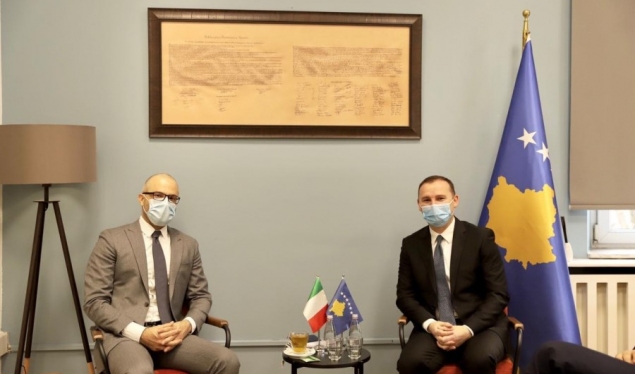 Zemaj takon Orlandon, Italia vazhdimisht ishte pranë Kosovës