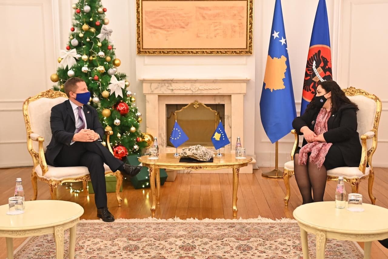 Osmani takohet me shefin e zyrës së BE-së, kërkohet respektimi i vendimit të Kushtetueses