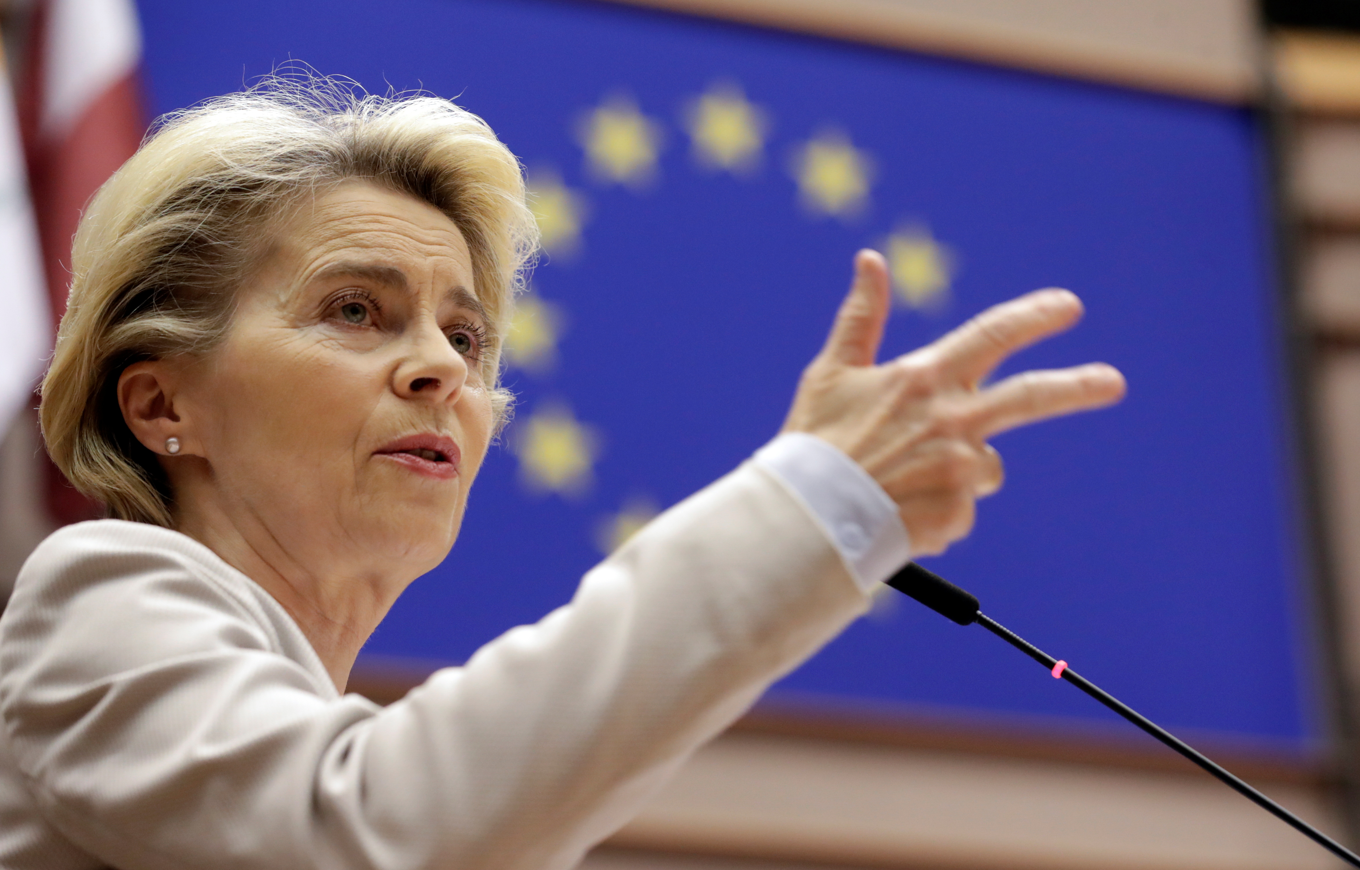 Von der Leyeni, shpresa e fundit për Brexit me marrëveshje