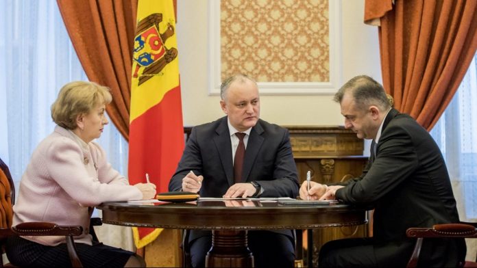 Kryeministri dhe kabineti i Moldavisë dorëhiqen për të nxitur zgjedhje të parakohshme
