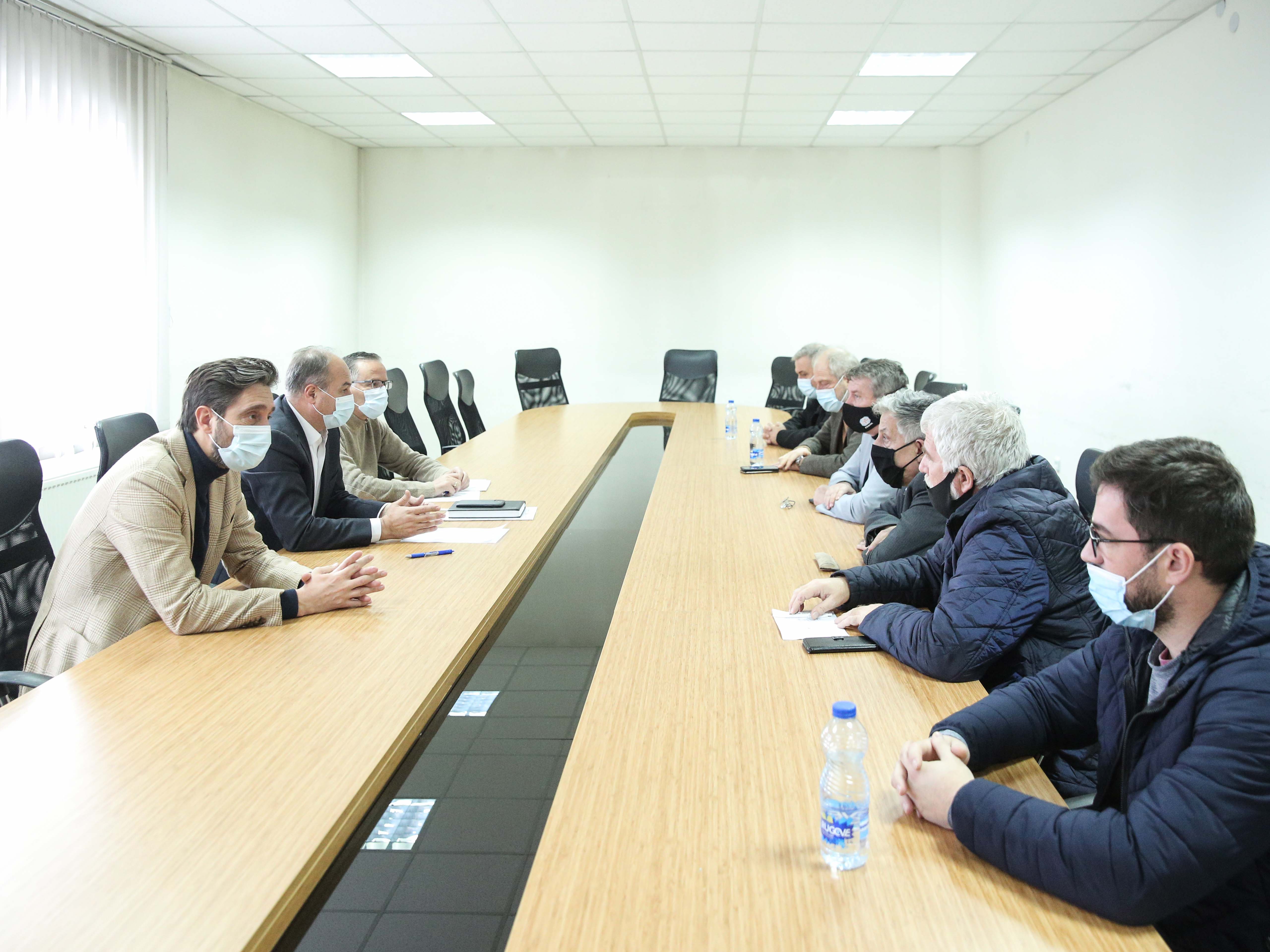 Nis fushata, sindikatat e arsimit dhe shëndetësisë i shkojnë në zyrë PDK-së