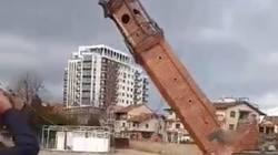 Komuna e Ferizajt rrëzon “Orë-Kullën” për shkak të punimeve në hekurudhë