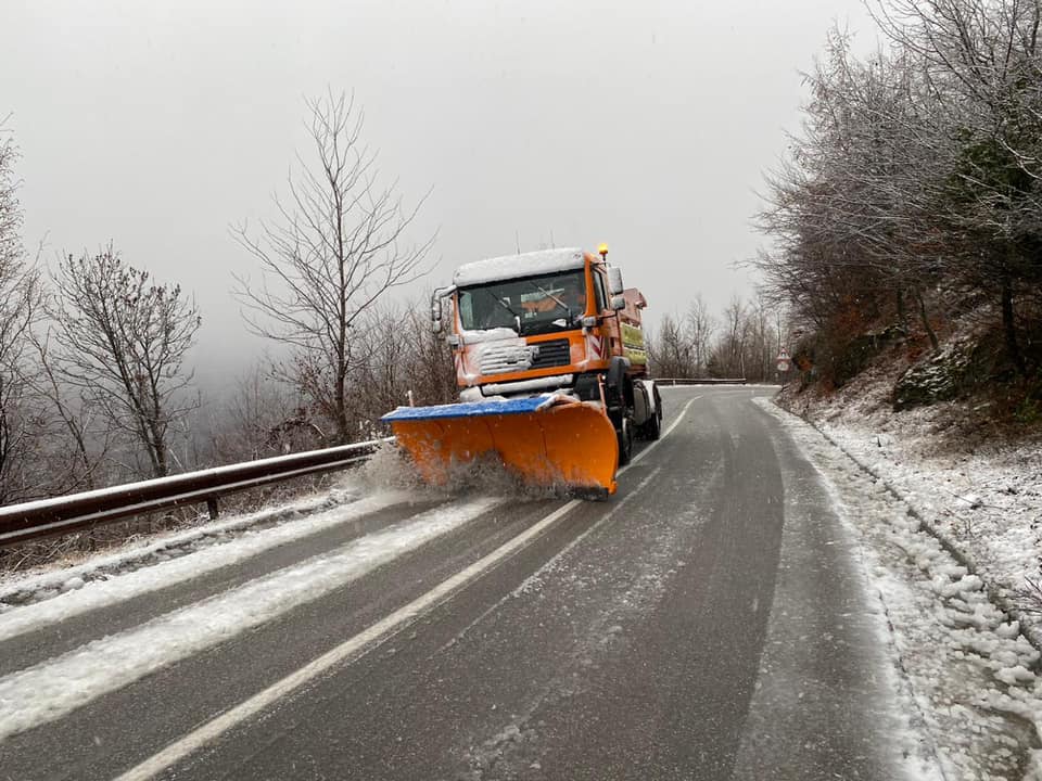 Ministria e Infrastrukturës thotë se të gjitha rrugët janë të kalueshme