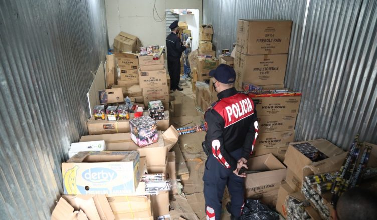 Ishin futur kontrabandë nga Kosova, sekuestrohen mijëra fishekzjarrë në Tiranë